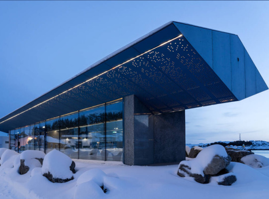 Ombygg av nasjonal turistveg og servicebygg på fergekai i Nord-Norge