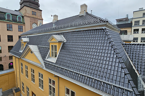 Under taket på fortiden: restaureringen av Den Gamle Krigsskolen